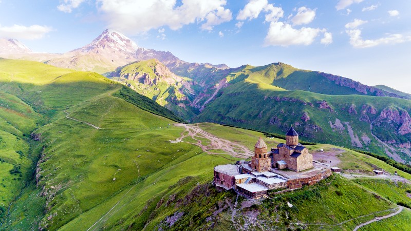 Gergeti Saemba-kirken oppe i fjellene
