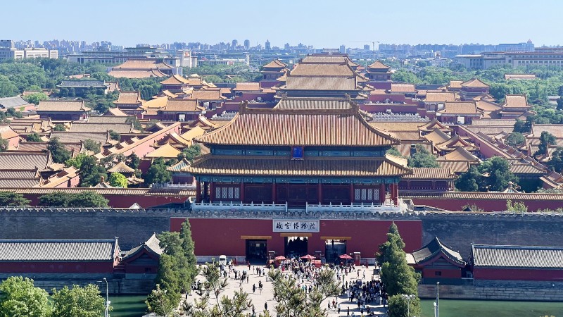 bygning, �pen plass og mange mennesker