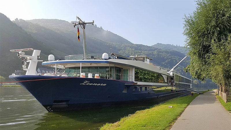 V�re elvecruiseskip