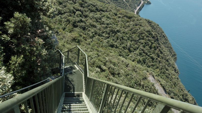 trapper og gelender ved Gardasj�en