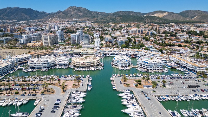 Benalmádena brygge, båter og vann