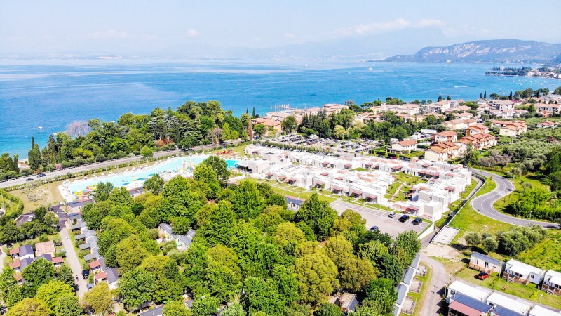 Sisan Resort med Gardasj�en i bakgrunnen