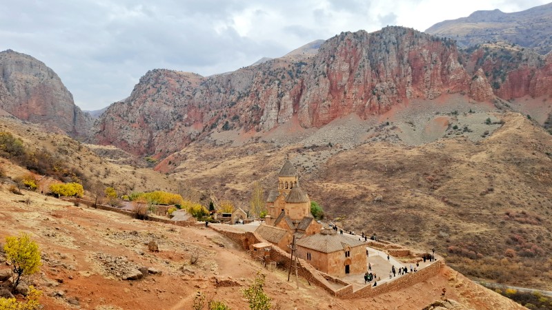 Noravank klosteret mellom h�yefjellsider