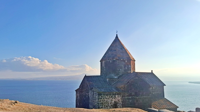 Haghpat klosteret med Sevansj�en i bakgrunnen