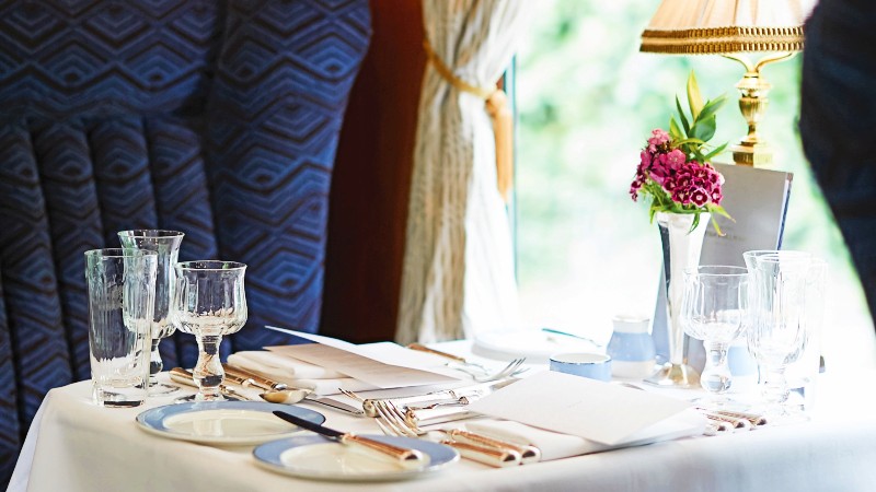 Fint dekket bord