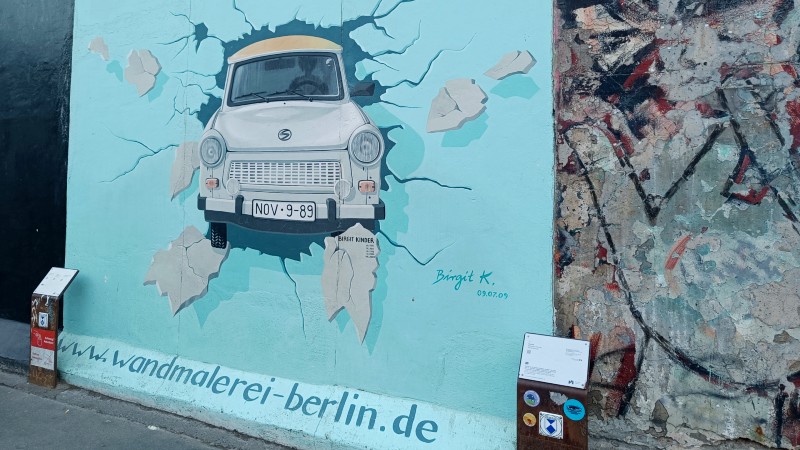Gatekunst p� gammel del av Berlinmuren
