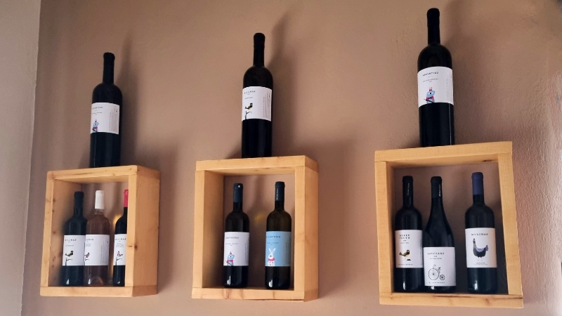 Vinflasker p� utstilling