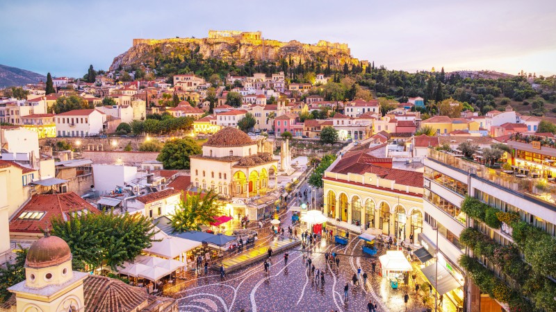 Athen med utsikt over Akropolis i skumringen
