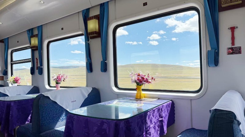 bord og utsikt fra toget 