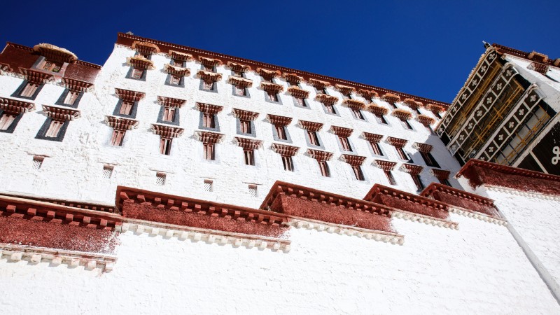 vakre bygninger, gr�nne �ser og palass