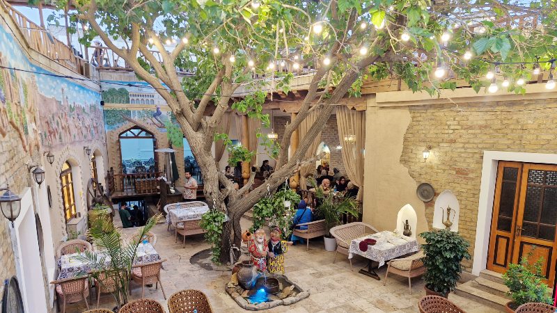 Hyggelig restaurant i en bakg�rd