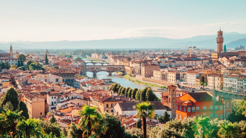 Vakre Firenze med elven Arno