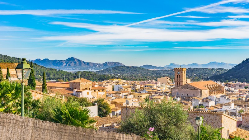 Pollen�a ved foten av Tramuntana-fjellene