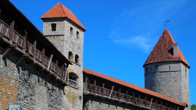 Gammel bymur med t�rn