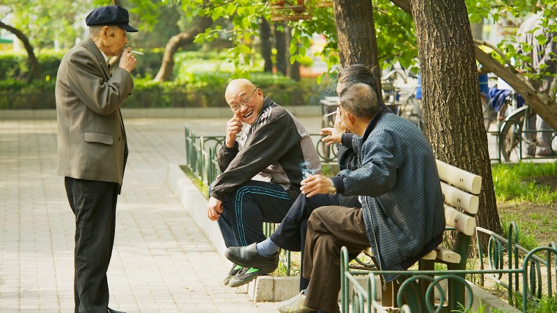 mennesker som prater og r�yker