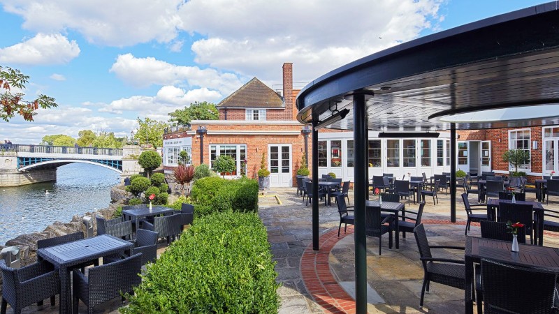Uteomr�det ved Themsen p� Sir Christopher Wren Hotel and Spa