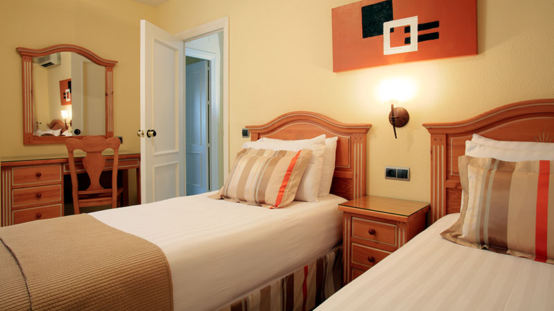 To enkeltsenger p� soverommet